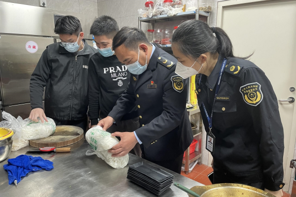 市市场监管局深汕局开展“湿粉统一查”行动.jpg