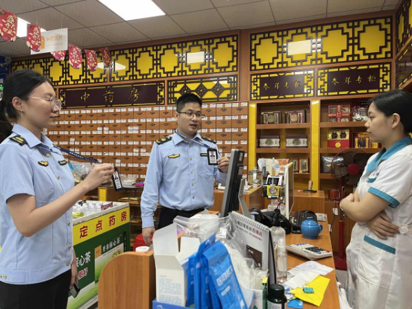 新版执法证执法照片1.jpg